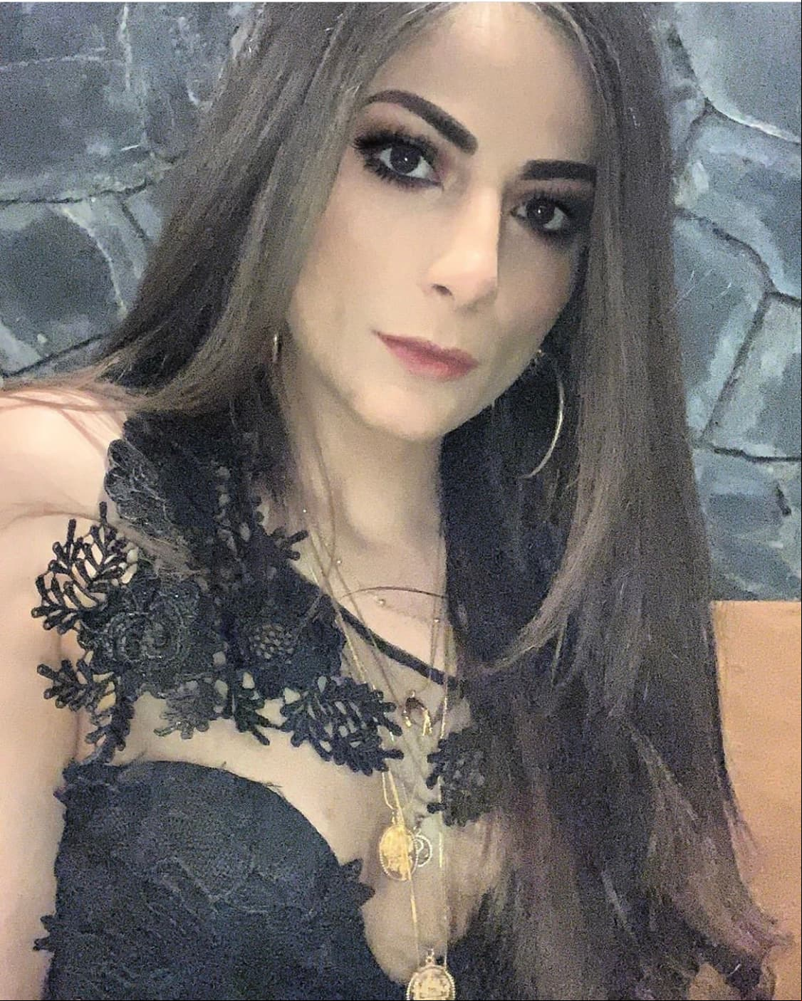 Después, en una entrevista con un canal de YouTube en mayo de 2020, Melissa se describió a sí misma como actriz, conductora y escritora.