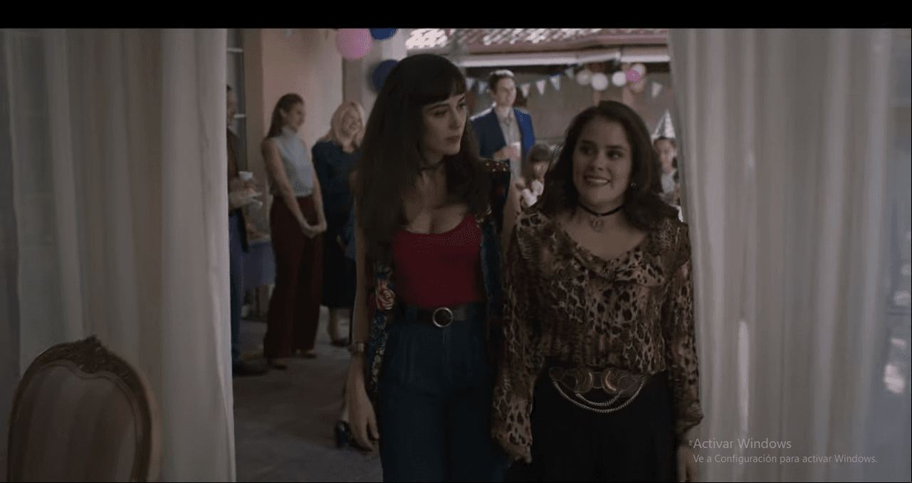 En esta escena se puede ver la cercana relación entre ambas y cómo la rockera busca "abrirle los ojos" a su sobrina para demostrarle las falta de responsabilidad de Luismi con Michelle Salas.