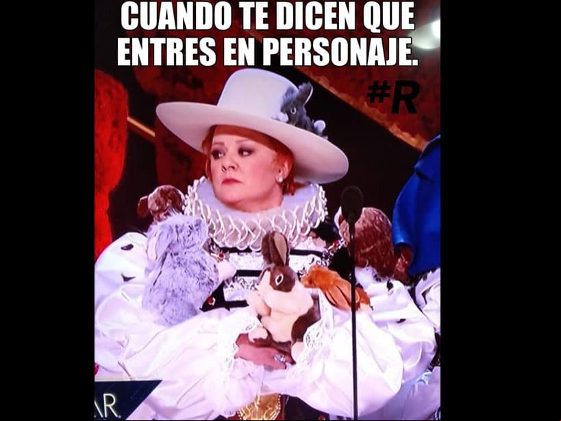 El vestido lleno de conejos de peluche de Melissa McCarthy llamó la atención.