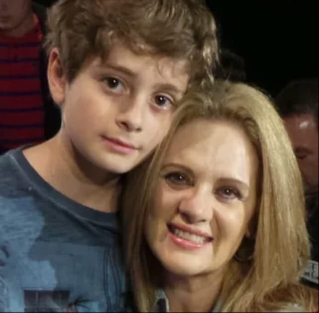 En la misma entrevista la actriz reveló que su expareja al enterarse de su embarazo se alejó de la relación, por lo que Buenfil decidió continuar con el embarazo aun sin su presencia.