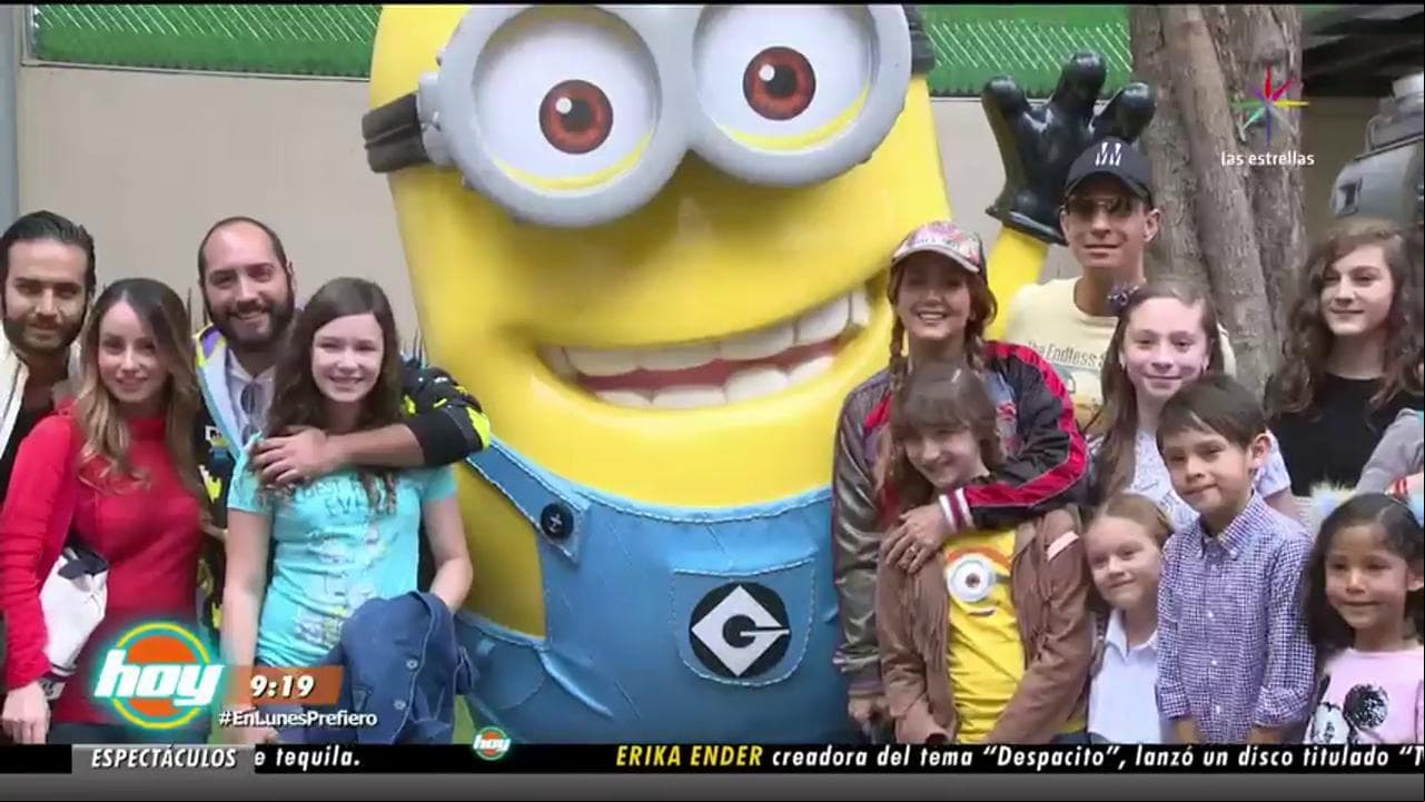 En familia Andrea Legarreta disfruta de Mi Villano Favorito 3