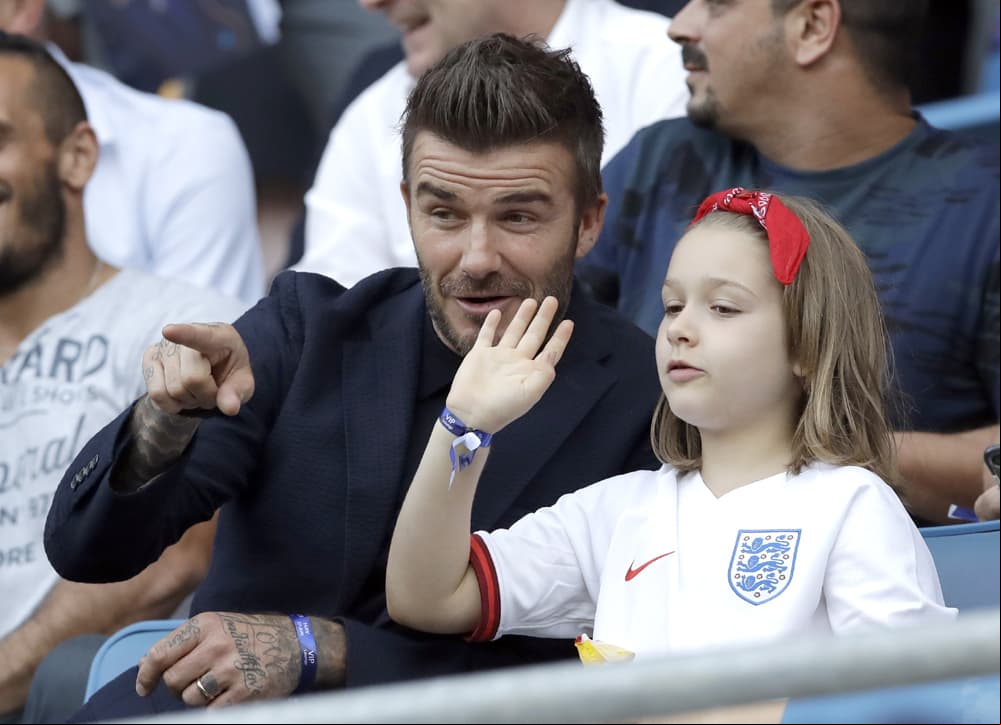 David Beckham fue señalado tras ser captado besando a su hija Harper en la boca.