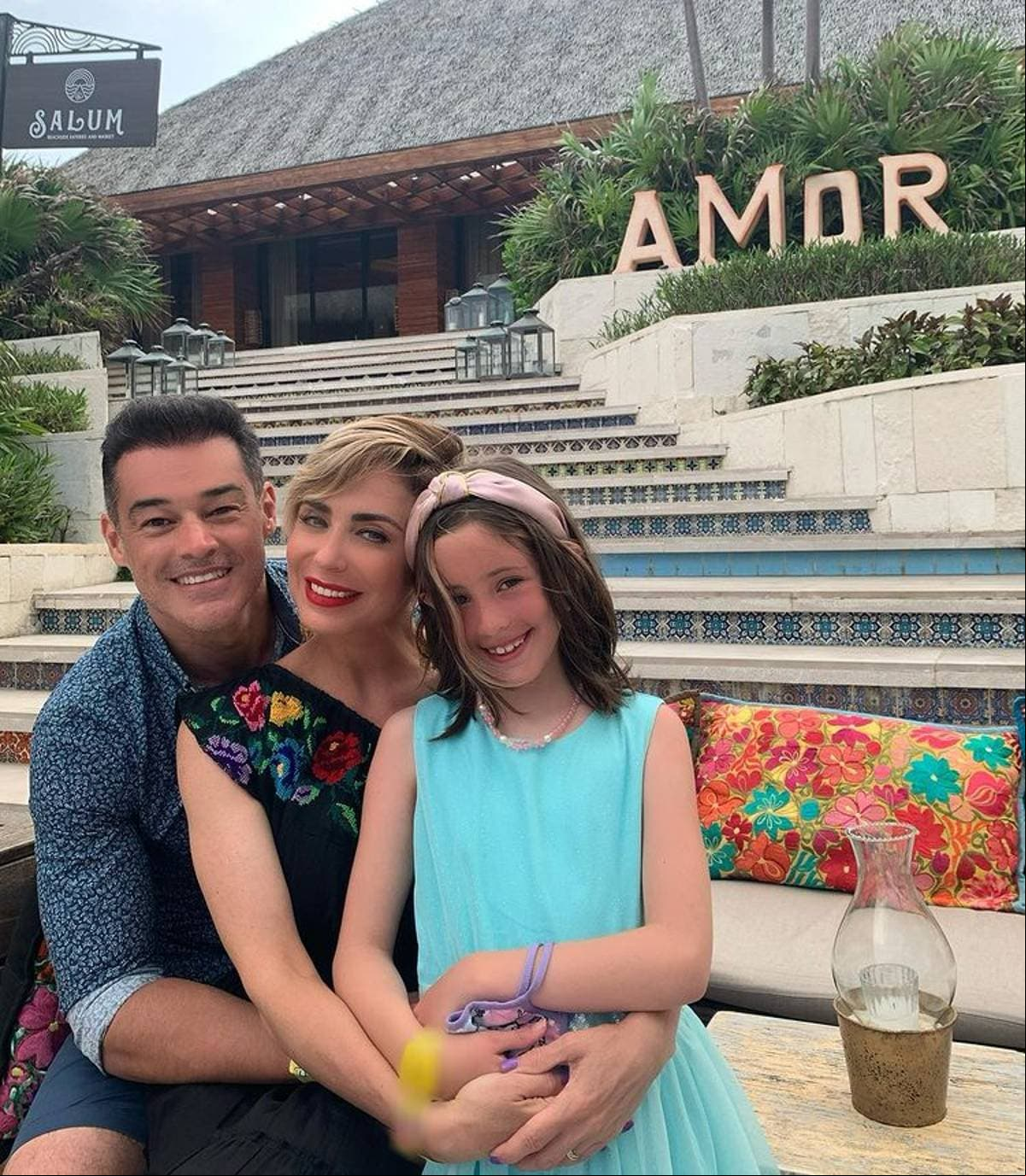 Como fruto de esta relación, el 24 de junio de 2013, Carmen Muñoz y Juan Ángel Esparza se convirtieron en padres de Cosette, quien ahora, con ocho años de edad, constantemente llama la atención en las redes sociales de sus padres.