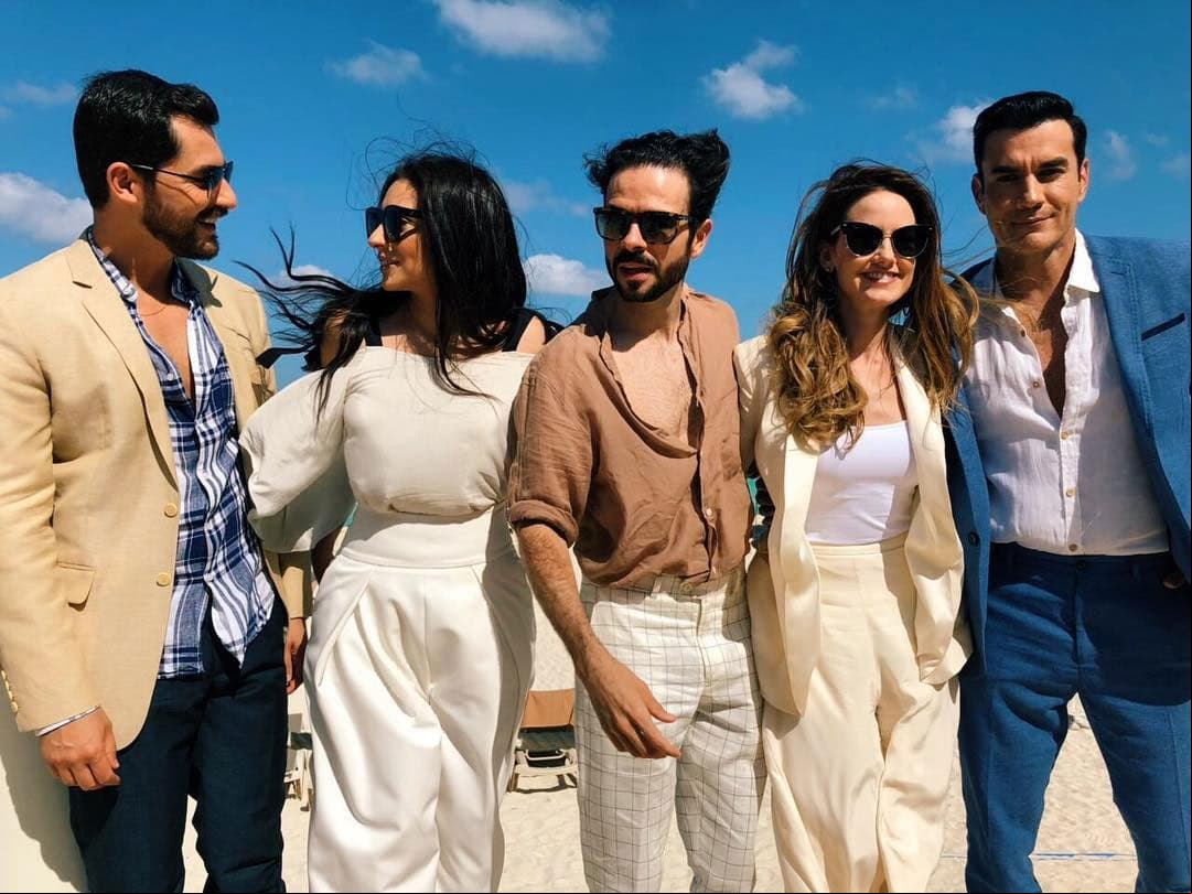 Ana Brenda, David Zepeda, Julián Gil y parte del elenco de ‘Por amar sin ley’ cambiaron el despacho por Cancún.