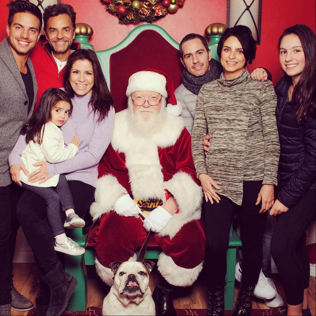 Junto con Santa Claus, pasa las fechas más importantes en compañía de hermosa familia