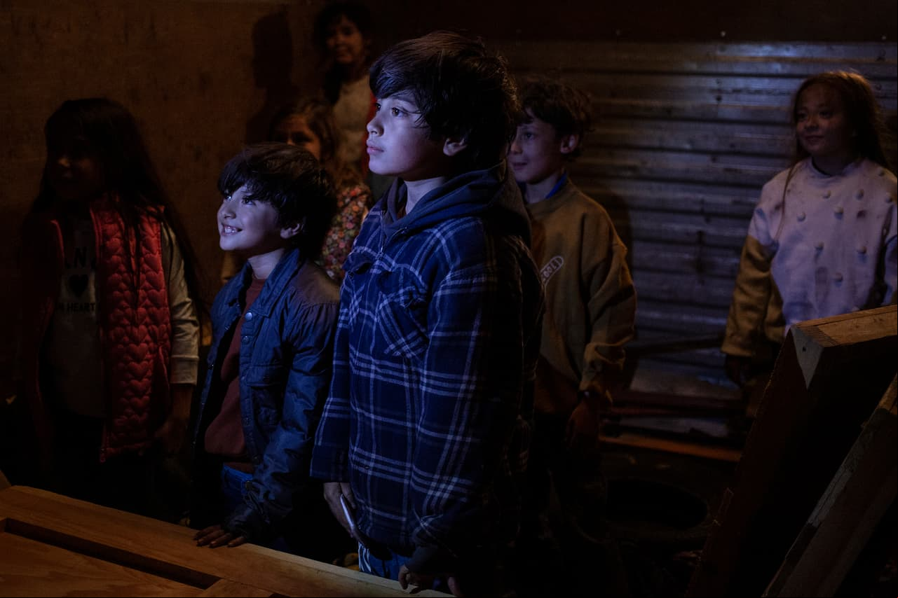 Los niños mostraron su felicidad al ser encontrados por la policía.