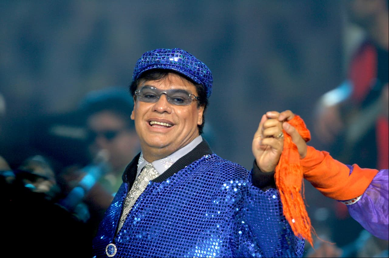 La causa oficial de su muerte fue un infarto de miocardio y días más tarde, el cuerpo del artista fue cremado y sus cenizas fueron entregadas a Iván Aguilera, hijo mayor y heredero universal de Juan Gabriel.