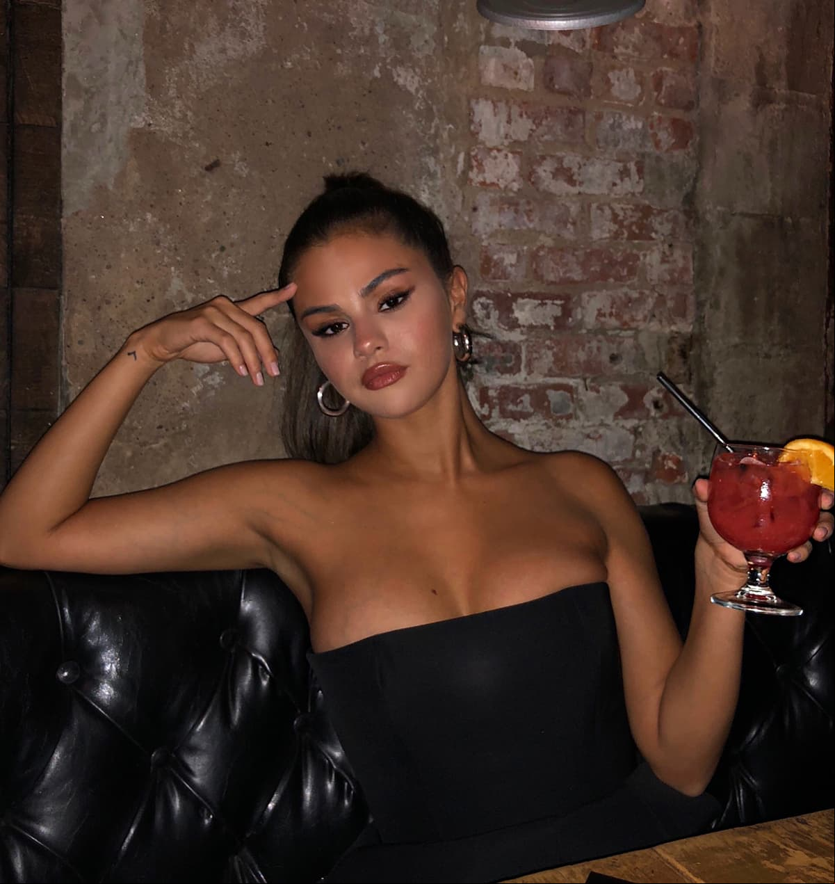 Selena presume cuerpazo en redes sociales