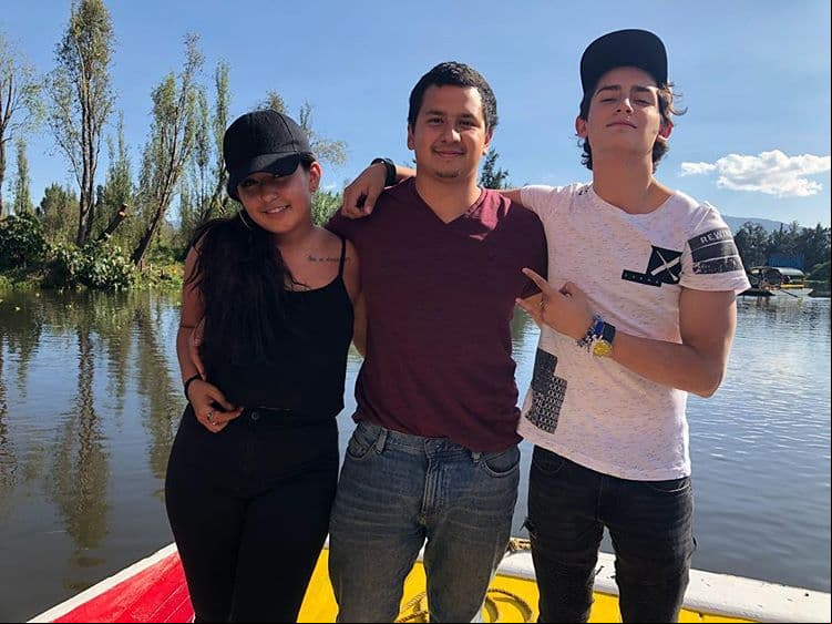 El hijo mayor de la cubana está alejado de los reflectores, pero a través de su cuenta de Instagram comparte algunos momentos en familia y con su novia.