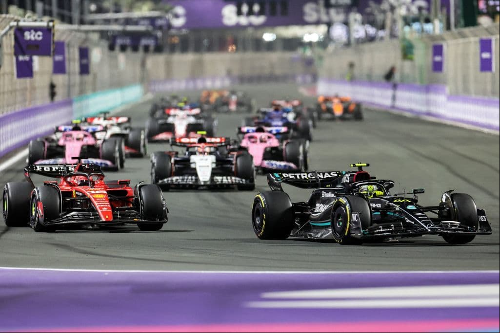 'Checo' Pérez ganó su quinta carrera en la Fórmula 1 en el Gran Premio de Arabia Saudita y su podio 28 en la máxima categoría del automovilismo.