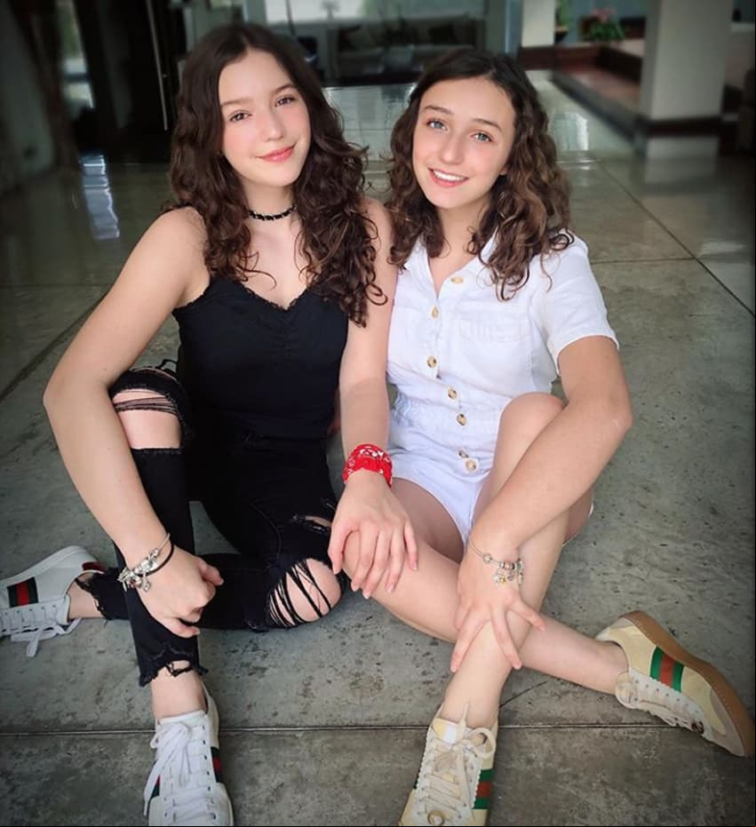 Nina y Mía, las hijas de Andrea Legarreta y Erik Rubín, tienen su propia cuenta de Instagram verificada, en las que han documentado sus aventuras en familia. Mientras que la primogénita de la conductora de ‘Hoy’ tiene 640 mil seguidores, a la integrante más pequeña de su familia la siguen 448 mil personas.