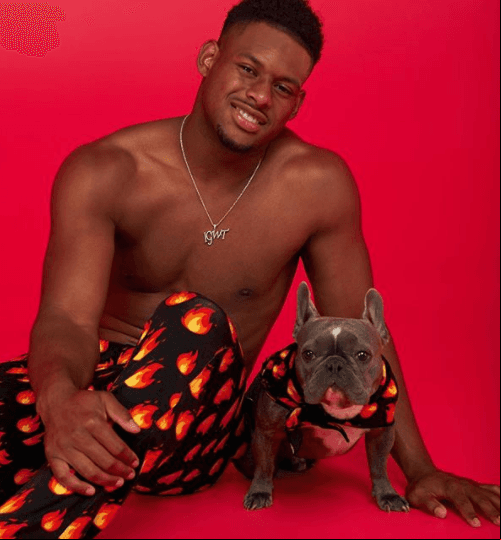 El jugador de Pittsburgh Steelers, JuJu Smith-Schuster ama a su perro.