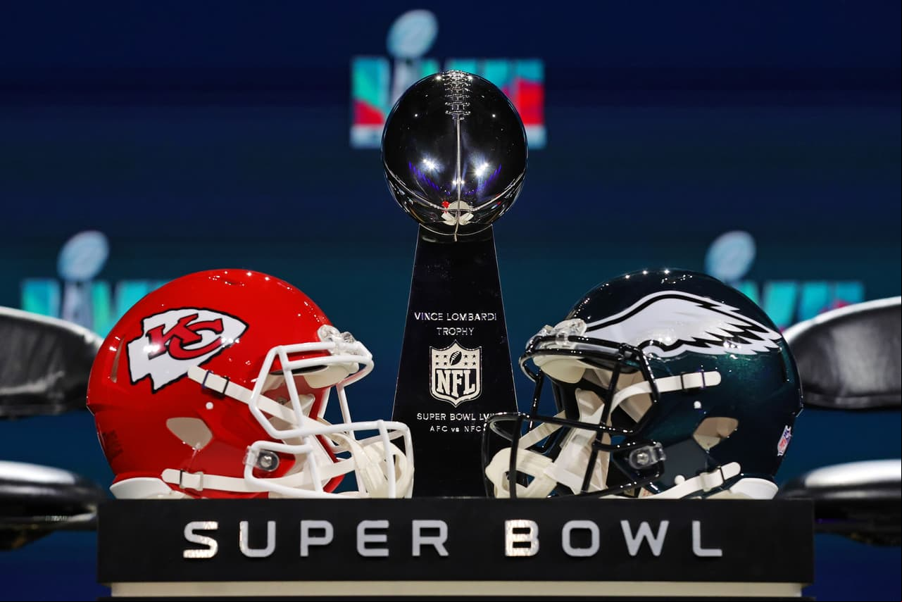 ¿Qué color de uniformes usarán Kansas City Chiefs y Philadelphia Eagles en Super Bowl 2025?