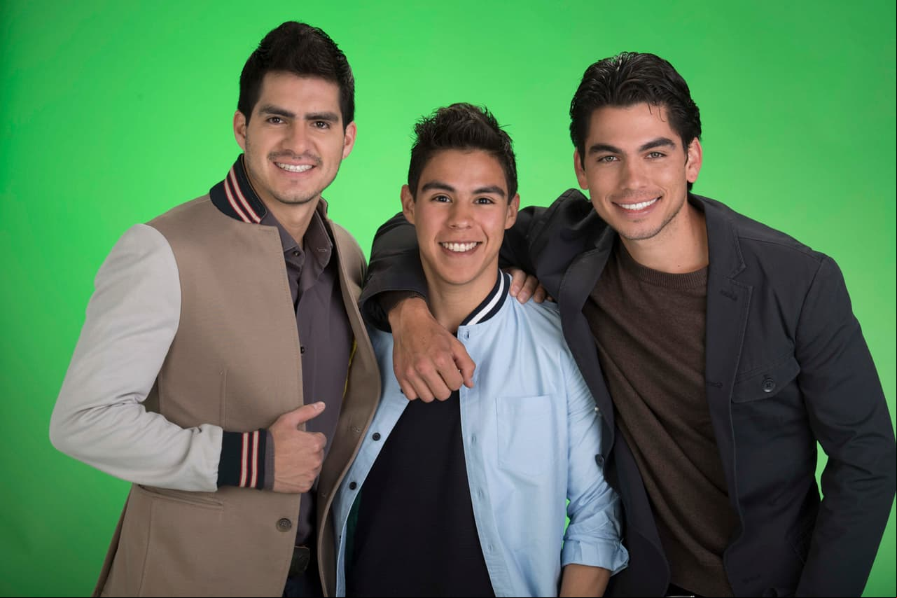 Axel Alcántara, Franisco Luna y Joshua Gutiérrez dan vida a los hijos de "Lupita D'Alessio": "Ernesto", "César" y "Jorge", respectivamente.
