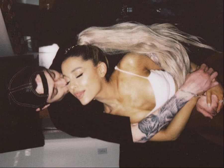 Ariana Grande junto a Pete Davidson, su nueva pareja