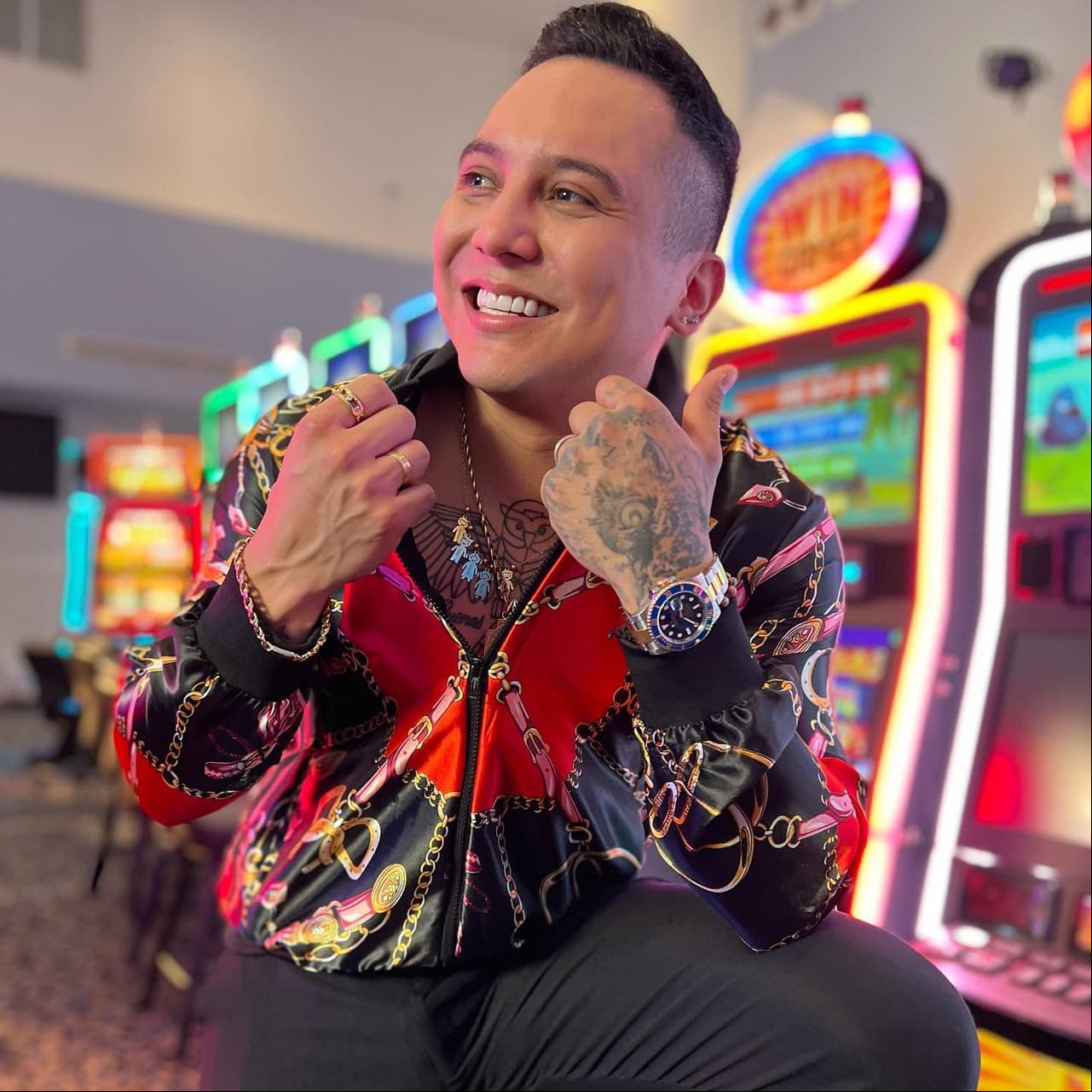 Edwin Luna muestra cómo luce con faja.