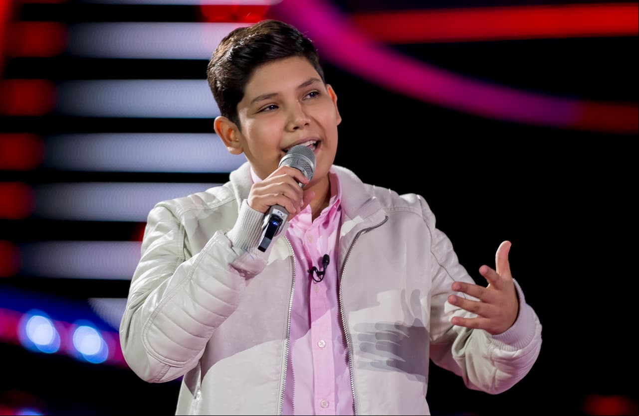 En el último segundo, César Eduardo Bergés y su estilo sinaloense logró girar la silla de Melendi con la canción "El color de tus ojos".
