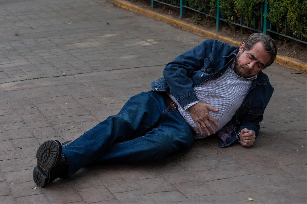 ¿Podrá 'Don Camilo' conseguir el dinero para finiquitar el pacto con 'Don Zacarías'? Velo en "Vencer el Pasado" de lunes a viernes a las 8:30 pm. con Las Estrellas.