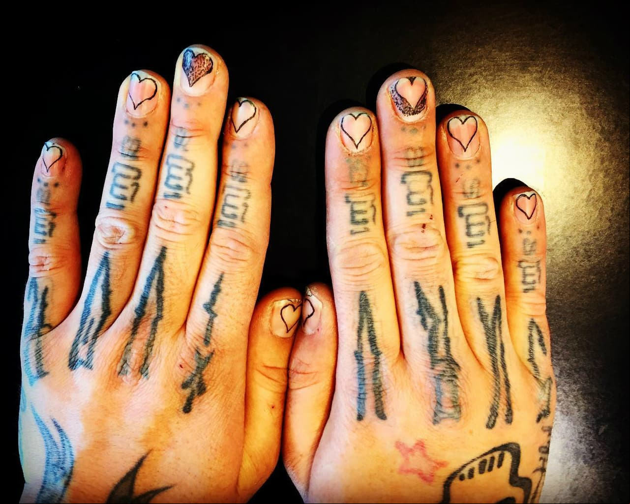 Tatuajes en las uñas, la tendencia que invade Instagram esta primavera
