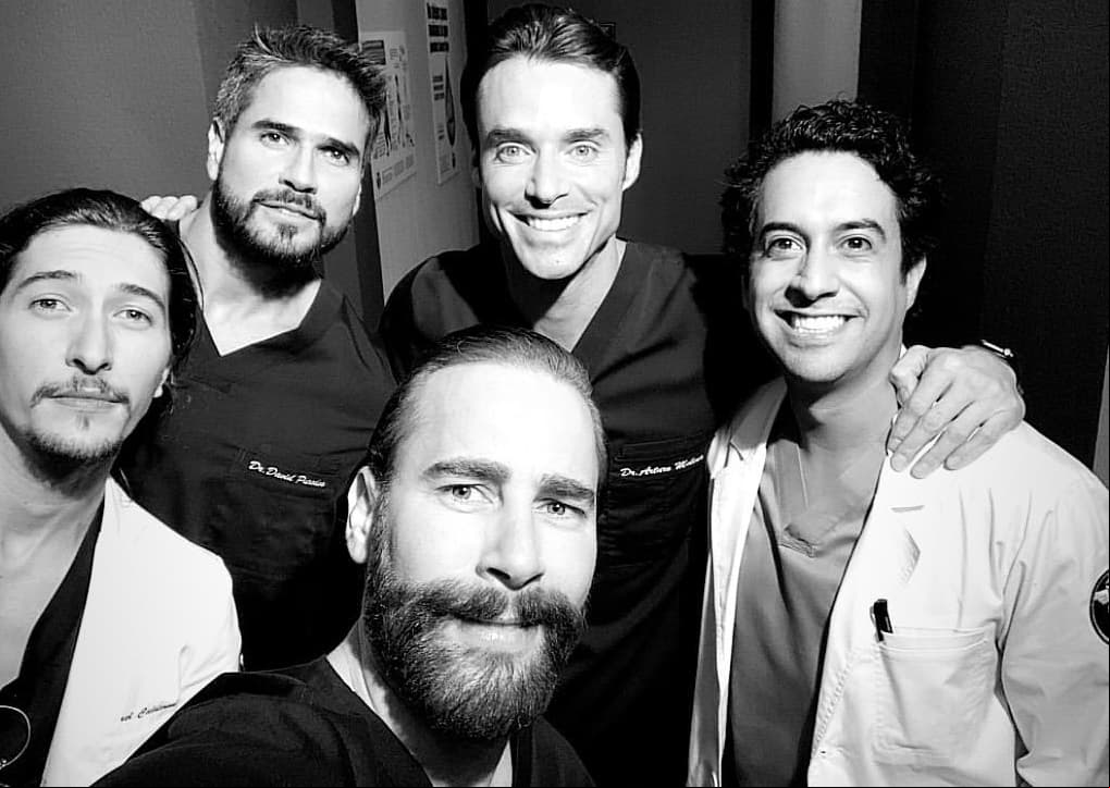 Comparten primera foto de los galanes de Médicos, la nueva producción de 'El güero' Castro