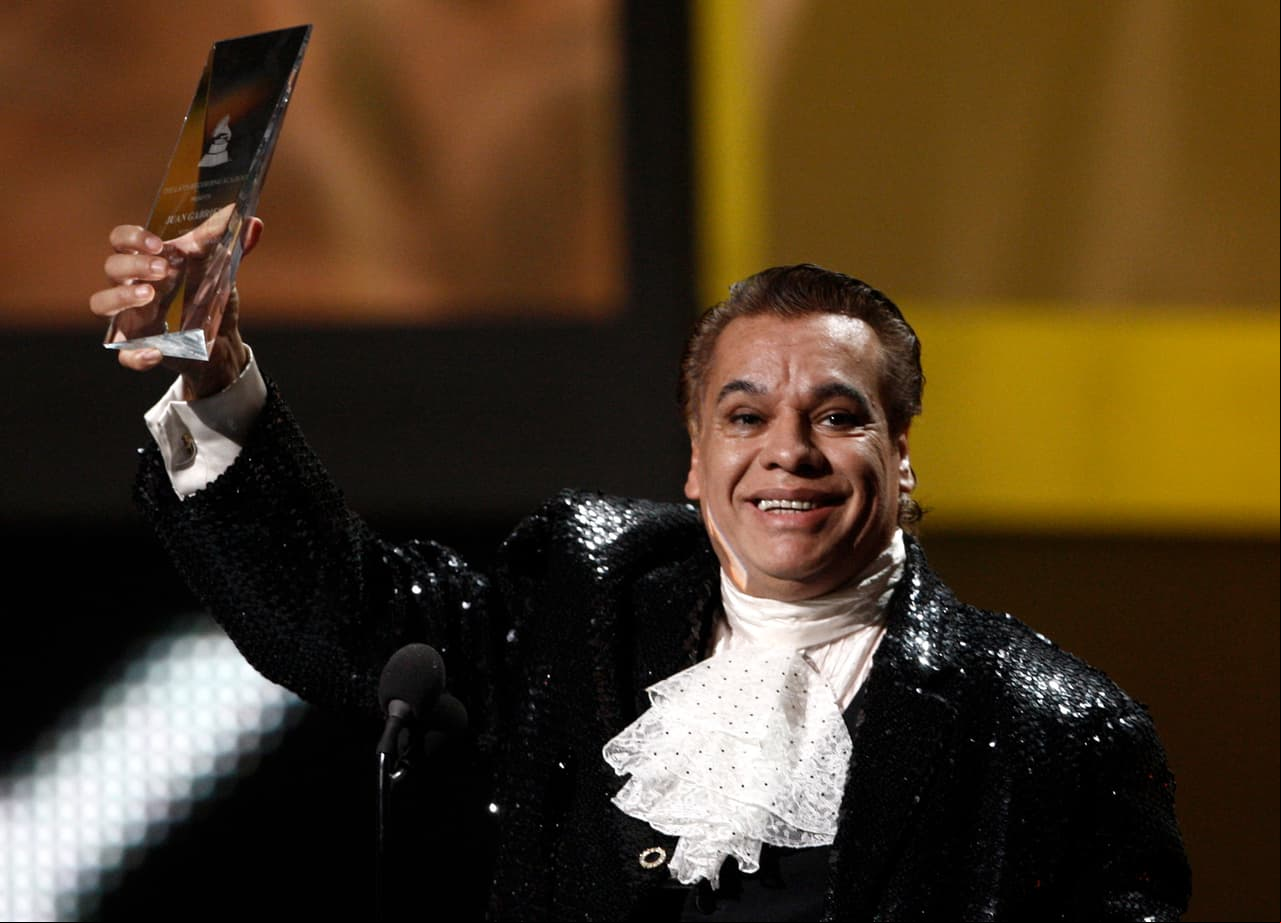 Mhoni Vidente revela si Juan Gabriel está vivo o no