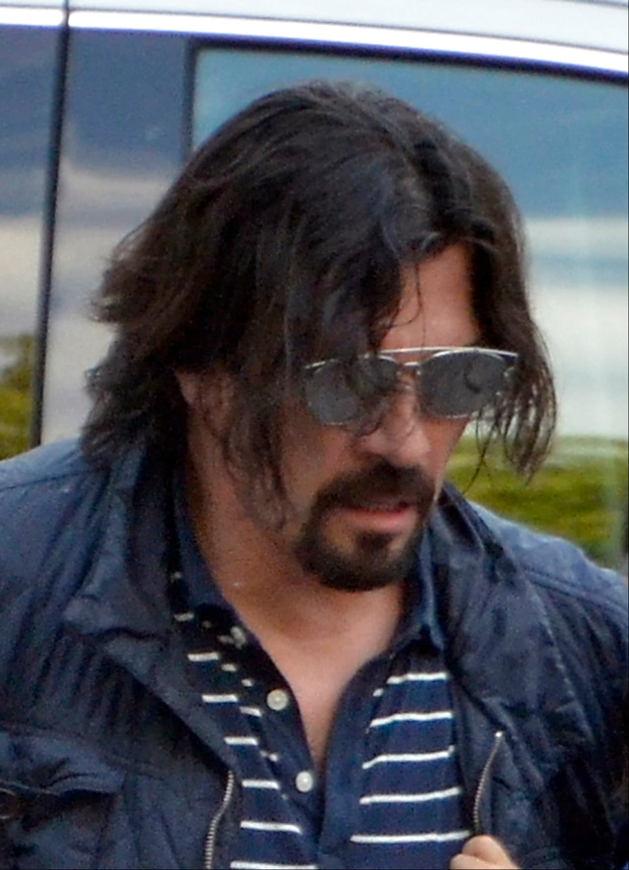 El actor optó por un look relajado, que dio mucho de qué hablar