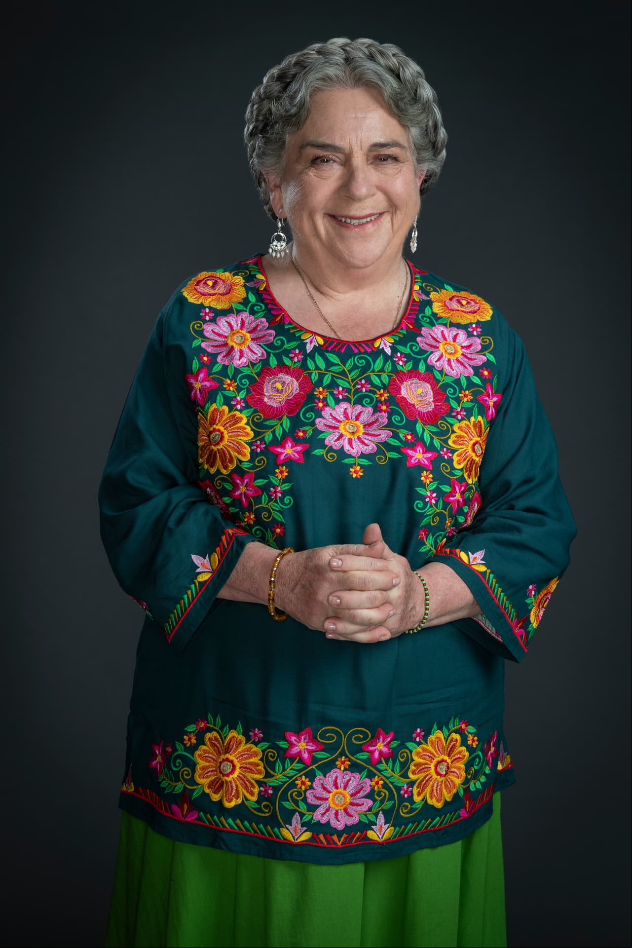 La siempre adorable Beatriz Moreno ahora interpretará a 'Bienvenida', quien le pondrá sabor a la historia.