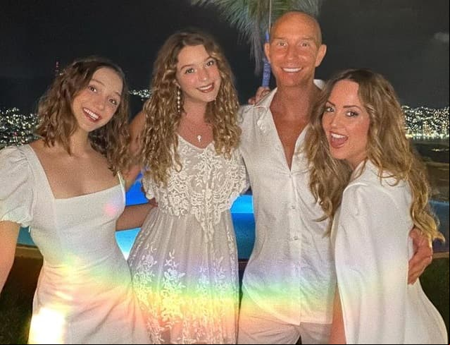 Andrea Legarreta exhibe lo mucho que Mía y Nina Rubín se parecen a su abuela.