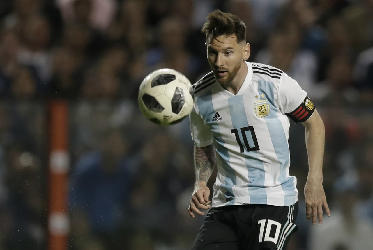 Lionel Messi es jugador de la selección argentina y desempeña el puesto de ‘Delantero’.