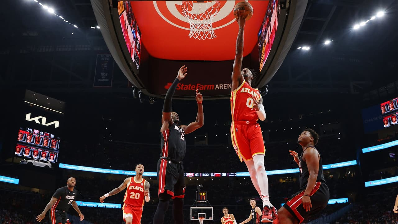 Hawks gana al Heat con paquete sospechoso en Atlanta de por medio
