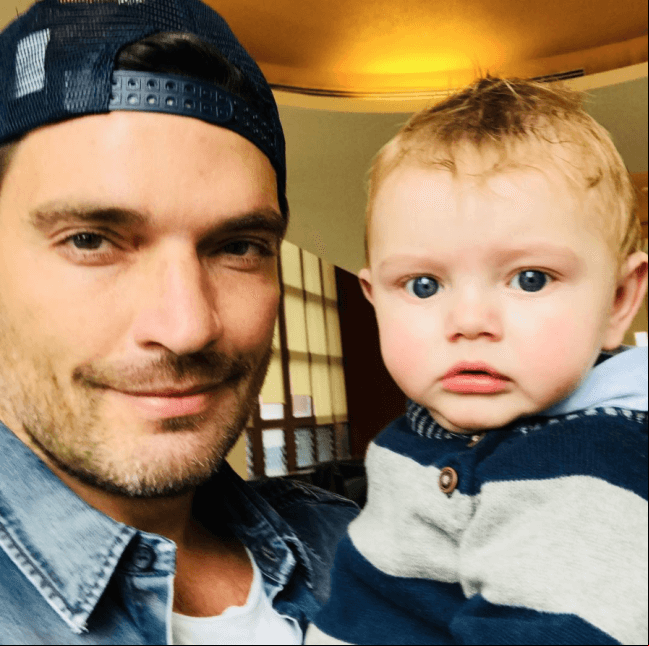 Fue hasta el 8 de diciembre que Julián Gil pudo ver a Matías en los Juzgados Familiares de la Ciudad de México, donde únicamente estuvo 25 minutos, pues tenía un llamado. El 19 de enero de 2019, el actor confirmó que la prueba de paternidad había sido positiva y que él era papá de Matías Gregorio. “En este momento me acaba de llamar mi abogado para decirme que el juez acaba de publicar el resultado de ADN entre Matías y yo, y como lo he dicho desde el día uno; Matías Gregorio Gil es mi hijo. Estoy feliz de acabar con especulaciones, te amo hijo”, escribió en Twitter.