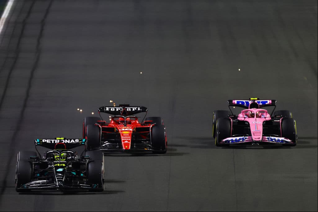 'Checo' Pérez ganó su quinta carrera en la Fórmula 1 en el Gran Premio de Arabia Saudita y su podio 28 en la máxima categoría del automovilismo.