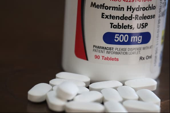 El popular y barato medicamento contra la diabetes que gana fama como "elixir de la eterna juventud"