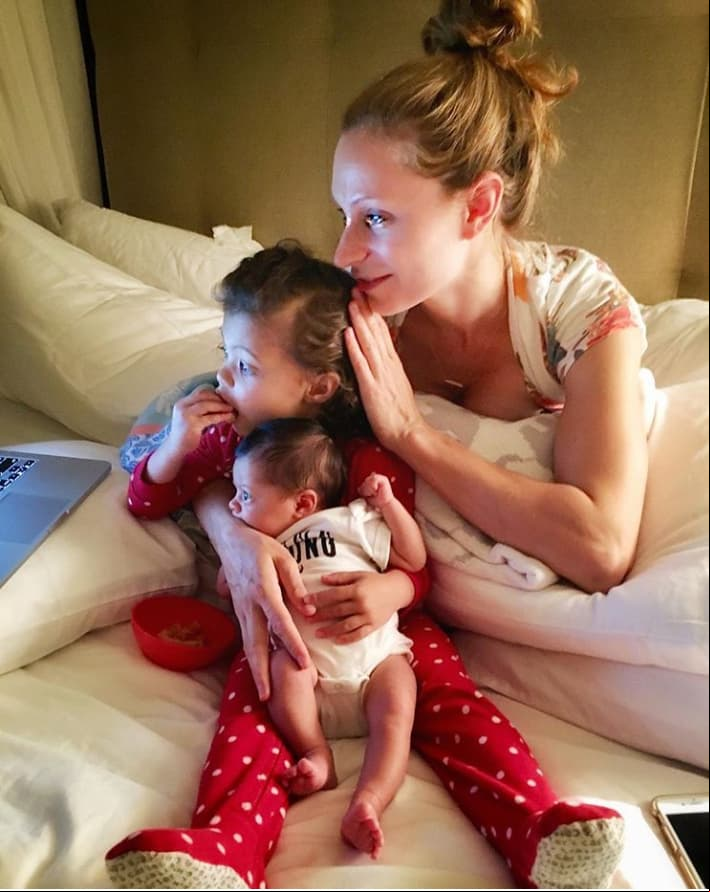 Lauren Hashian, pareja de Dwayne Johnson, con sus hijas