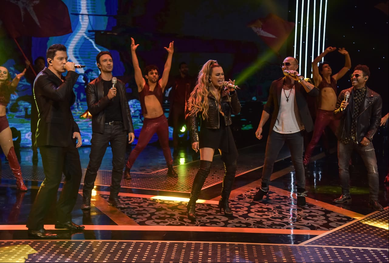 El primer número de la noche estuvo a cargo del musical 'Jesucristo Súper Estrella', en donde estrellas como Leo de Lozanne, Yahir, María José, Kalimba y Erik Rubín cautivaron al público con una pieza de esta puesta teatral.