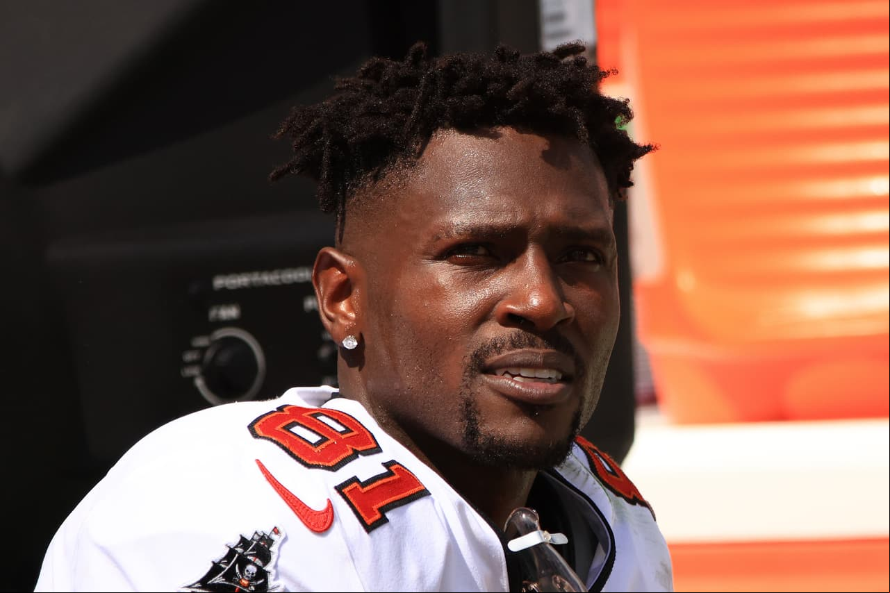 Los Buccaneers despiden a Antonio Brown tras su incidente ante los Jets