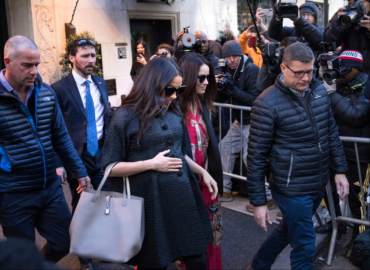Sin embargo, expertos como Katherine Graves compartieron con el diario Daily Mail que las caricias de Meghan son reconfortantes para ambos y que podrían tener un efecto positivo en el bebé.
