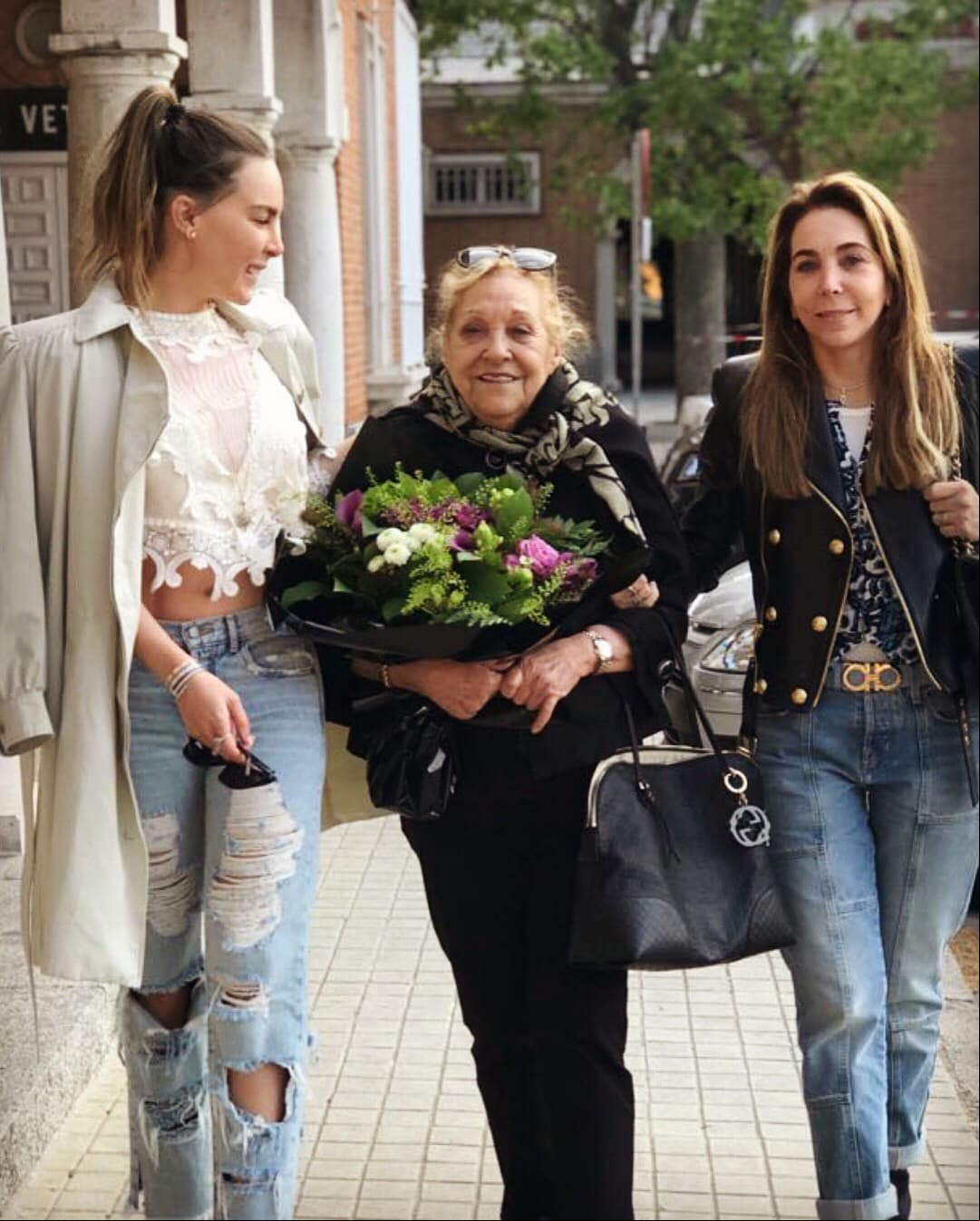 Y es que, la señora Juana Moreno, de 88 años de edad, era muy cercana a la intérprete de 'Bella Traición', y aunque vivía en España, lugar de origen de toda la familia de Belinda, se veían con frecuencia.