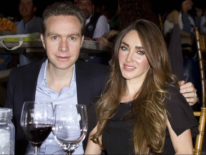 Anahí celebra su aniversario de bodas con romántica foto