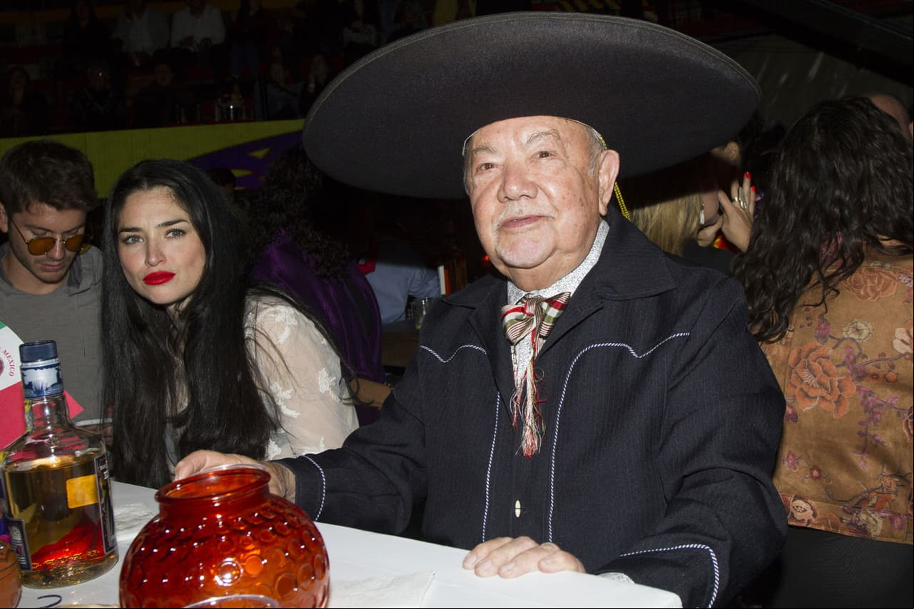 El primer actor Sergio Corona estuvo presente representando a “Como dice el dicho”, junto a Wendy González.