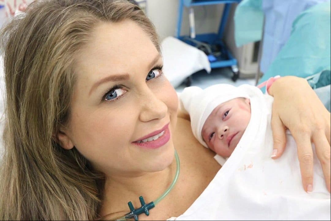 Tras 13 horas de trabajo de parto, Ingrid Martz se estrenó como mamá el pasado 22 de mayo con el nacimiento de su hija Martina.