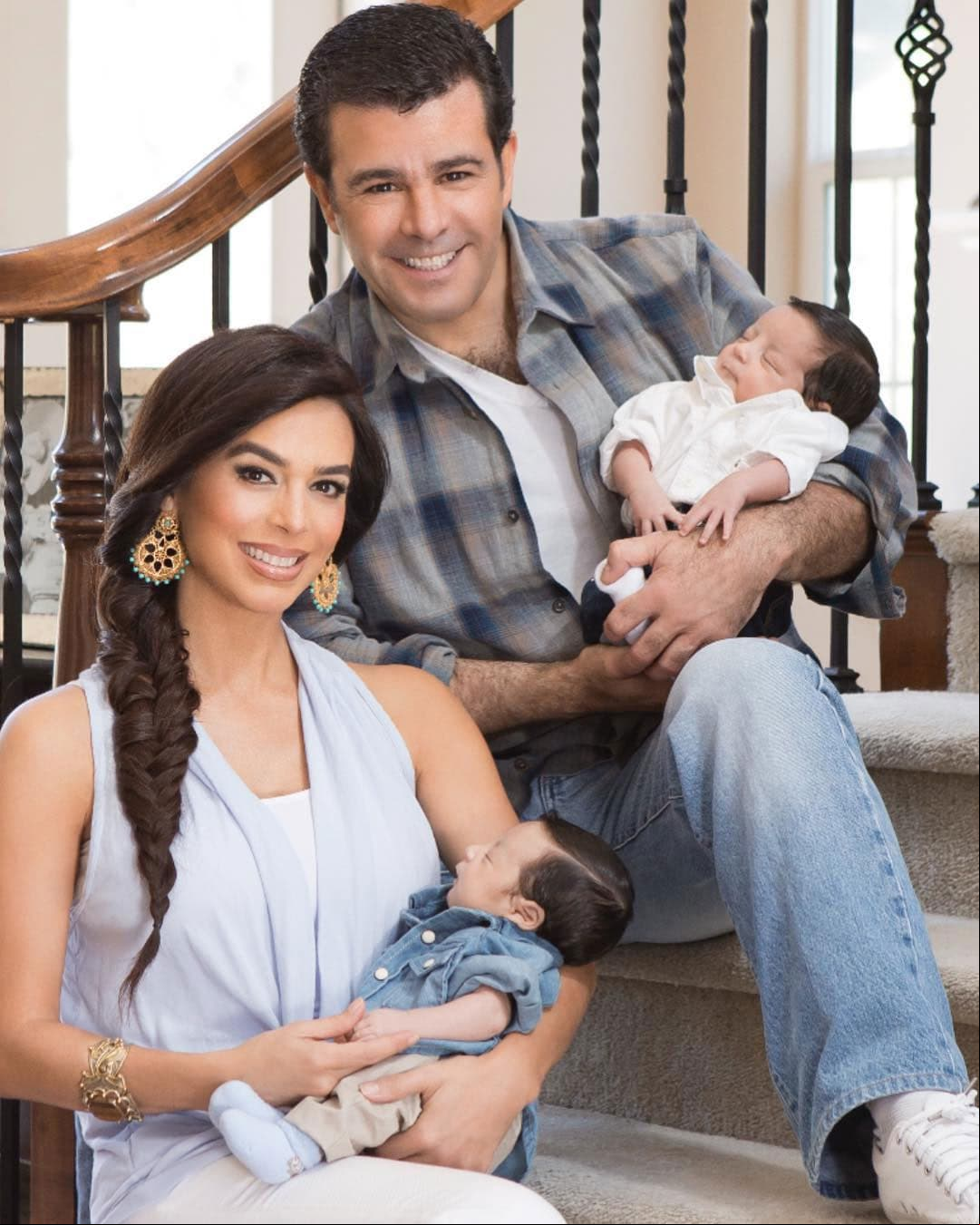 El 20 de junio de 2014, los mellizos Daniel y Manuel completaron la familia Capetillo Gaytán.