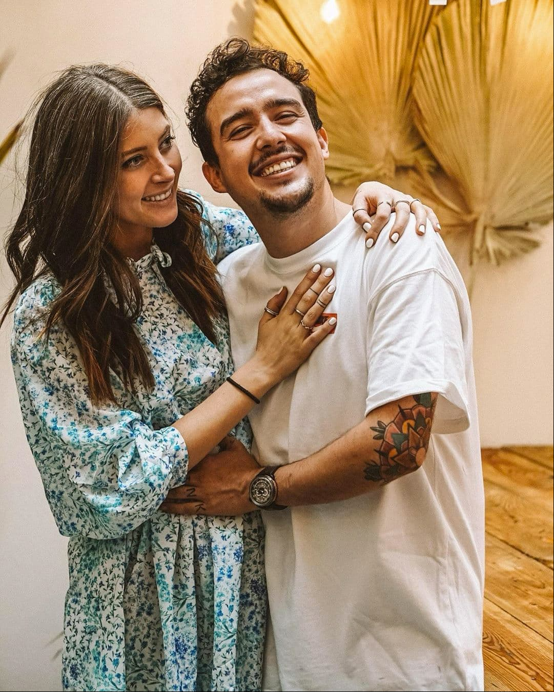 Danielle Clyde, exconcursante de Big Brother PM, anunció junto a su pareja Daniel Bautista, el pasado 11 de marzo, que estaban esperando un bebé. “Son tantos sentimientos, tantas cosas que quiero decir, tanto amor y tanta emoción, que ni escribiendo un libro me alcanzarían las palabras para expresar todo esto que siento. ¡Vamos a ser papás!”, contó la también conductora, revelando un mes después que esperan un niño.