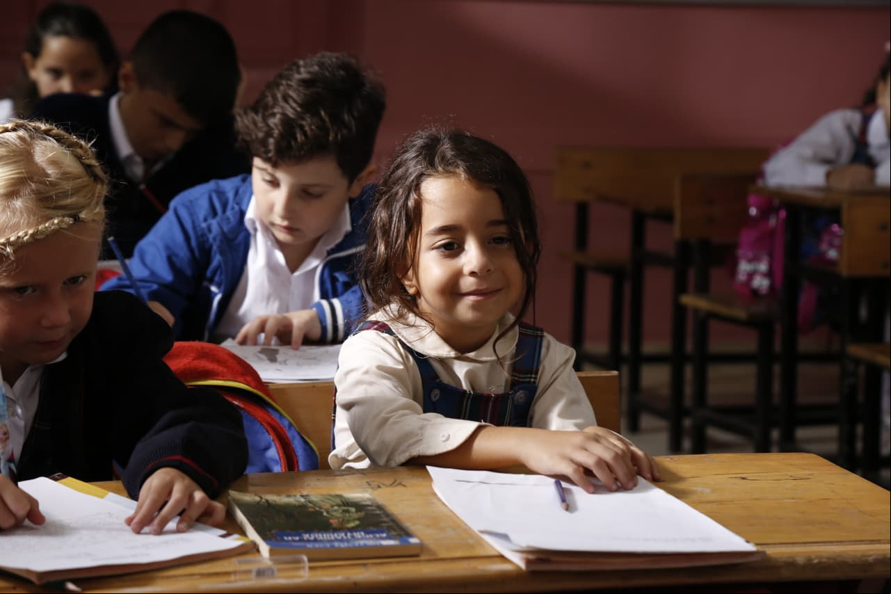 Ella es Beren Gökyıldız, la pequeña Melek que te robará el corazón en Madre