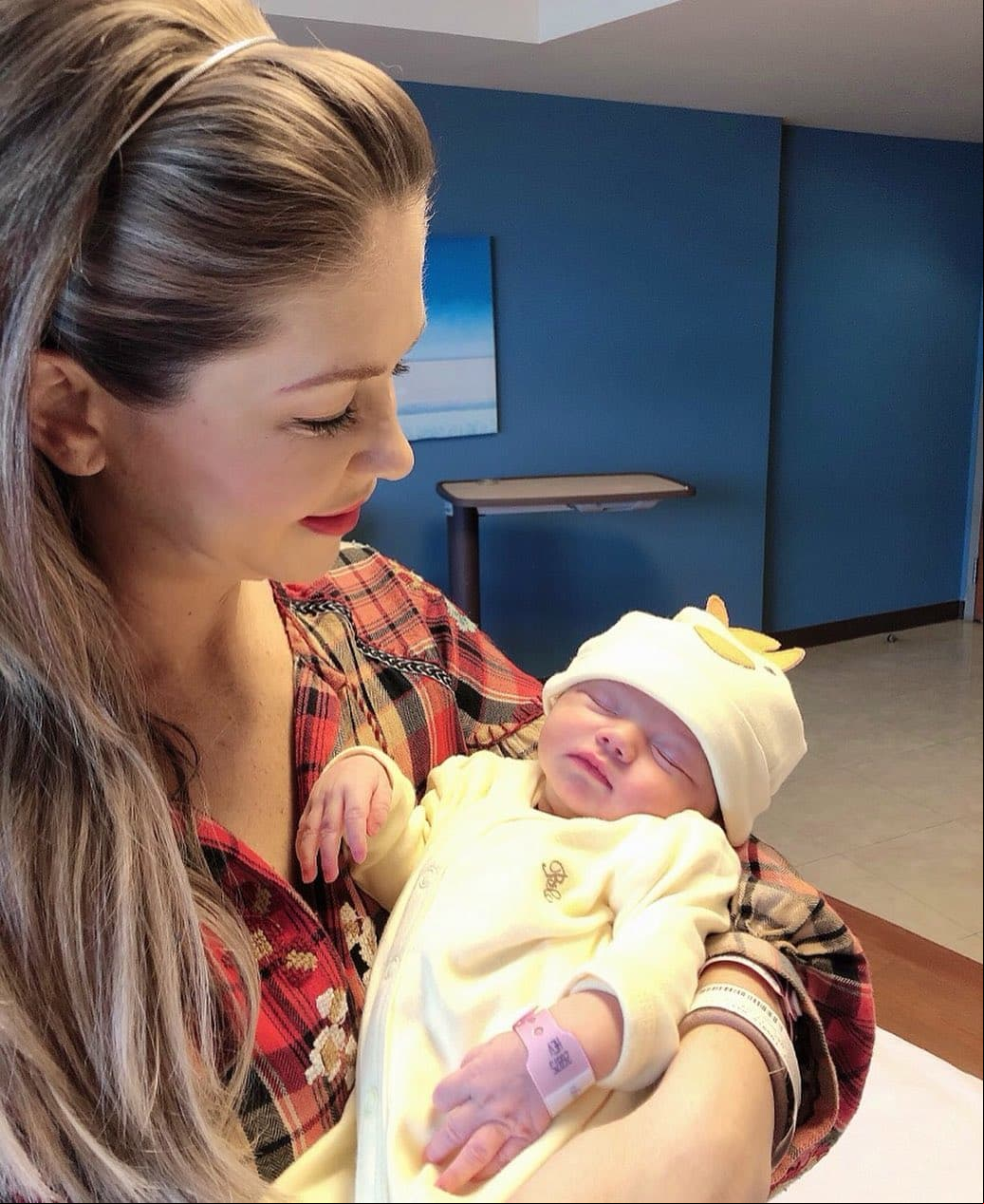 “#BabyMartina lista para conocer el mundo, una nueva vida, una nueva historia, feliz de llevarla a casa para que conozca a todos y obviamente a @_instanicky e @_instataz_", expresó.