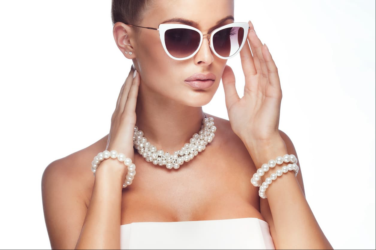 Géminis. Son creativos para embellecer su imagen, les encanta mejorar su outfit con rios.
