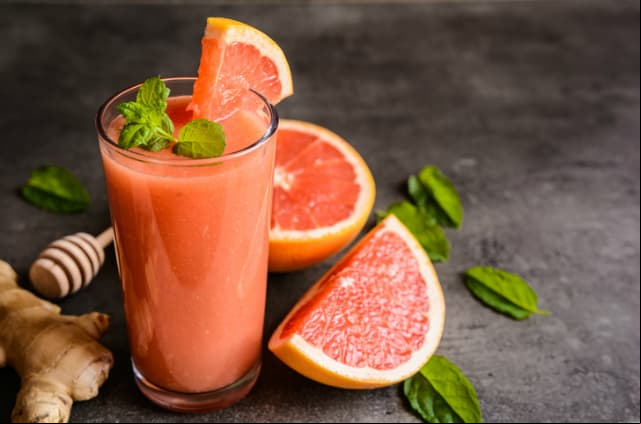 Jugo de toronja, limón y jengibre