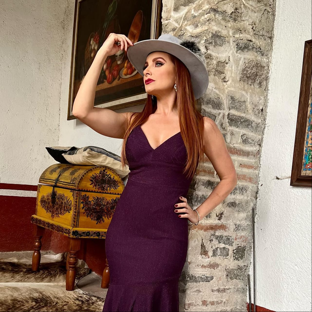 Elizabeth Álvarez se deja el fleco ¡y sorprende con resultado!