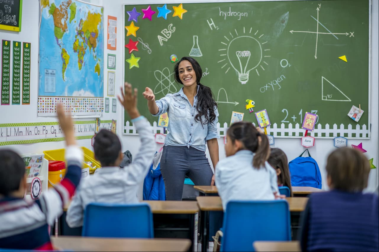 2. "¡A la escuela se viene a estudiar, no a calentar el asiento!"