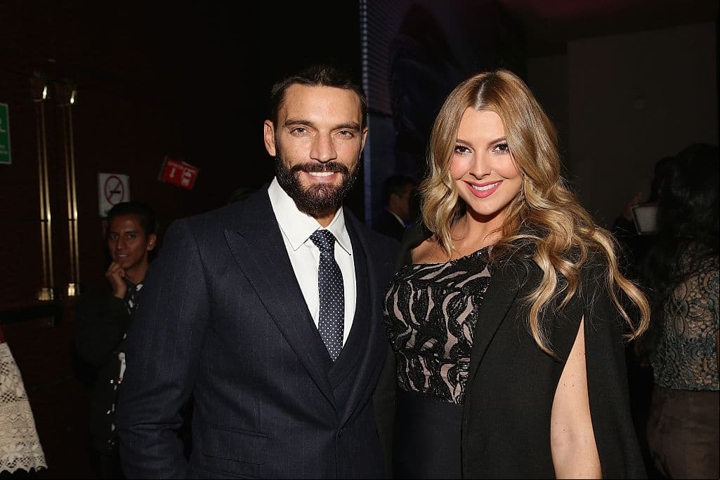 Meses más tarde y en medio de fuertes especulaciones sobre su paternidad, Julián Gil interpuso, el 10 de agosto de 2017, una apelación para reducir la pensión alimenticia del menor, mientras que días después, Marjorie de Sousa solicitó una prueba de paternidad para confirmar que el galán sí era el papá de su hijo. Esta solicitud fue rechazada por el juez, sin embargo, el argentino interpuso una demanda con el objetivo de confirmar que efectivamente era padre del menor.